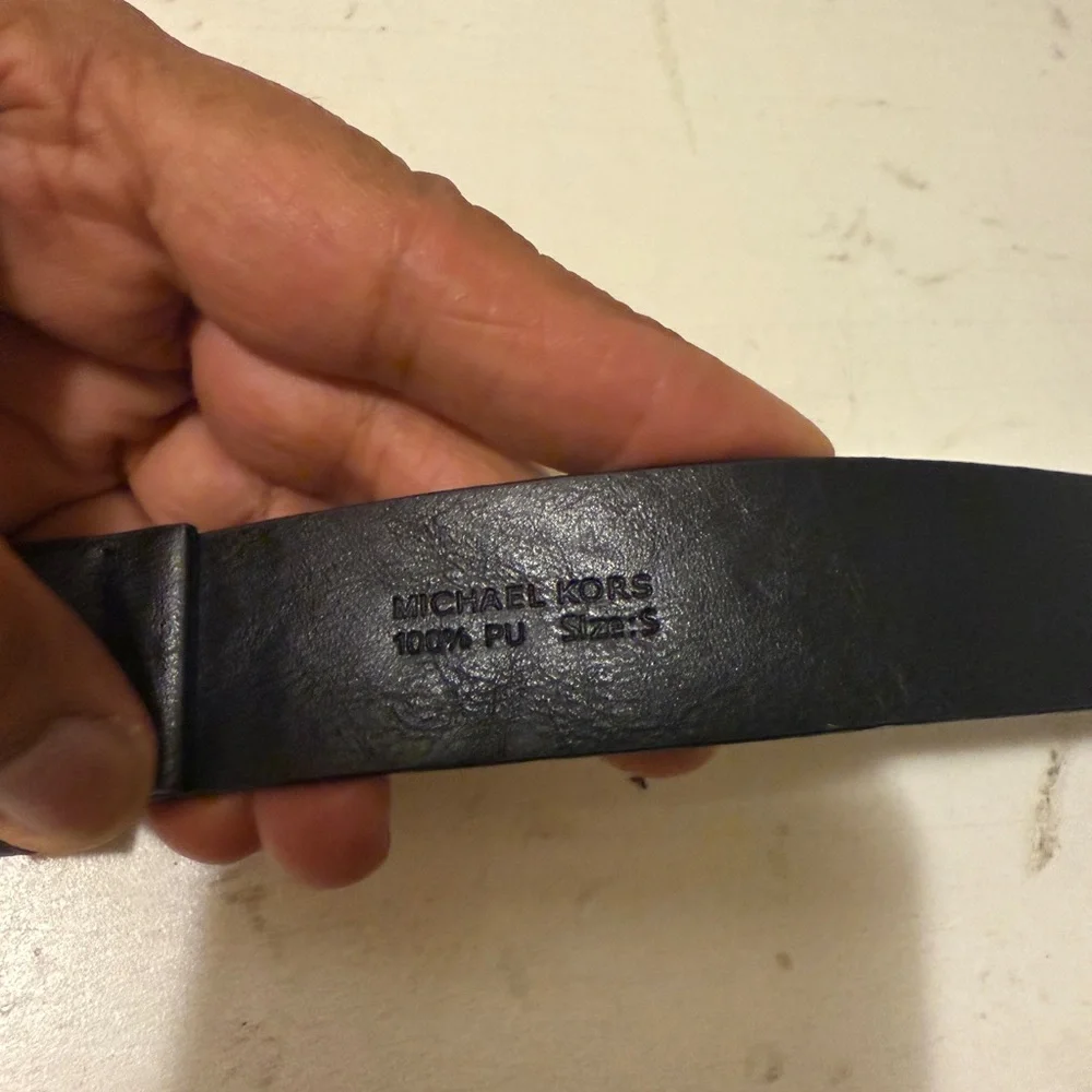 Michael Kors Black Leather Belt size small in good condition_4
